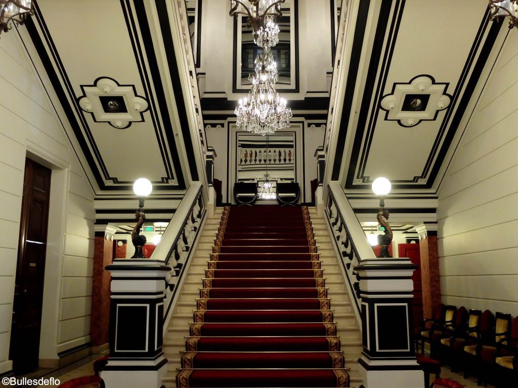 Le grand escalier qui laisse sans voix.