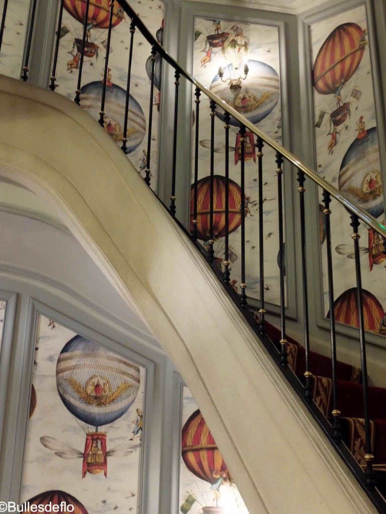 saint-james-paris-escalier