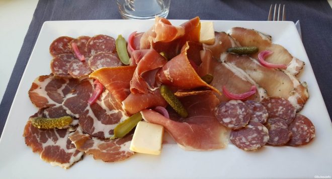 ile-rousse-corse-acula-marina-charcuterie