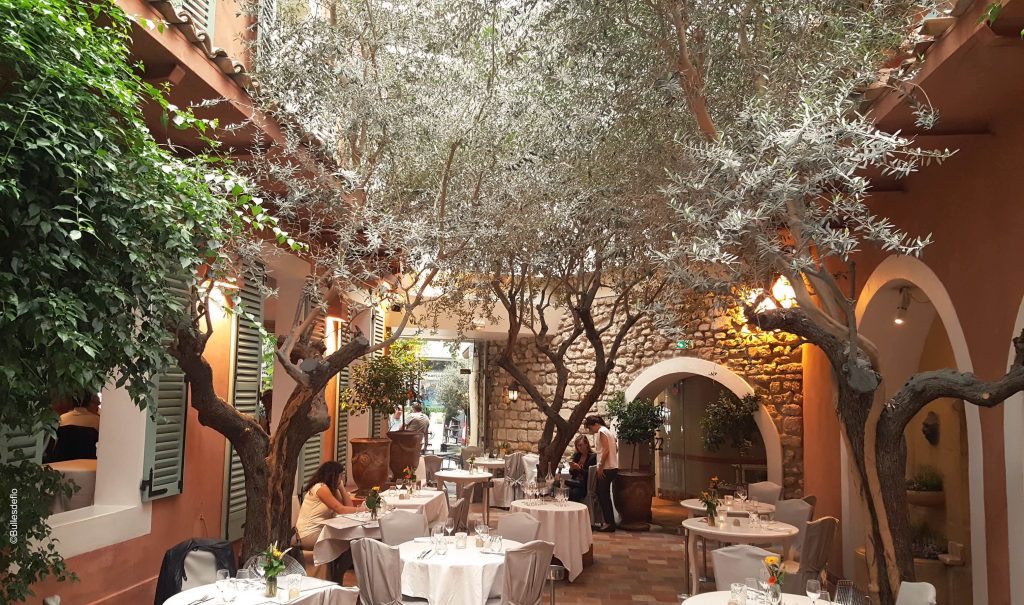 le-sud-brasserie-decor