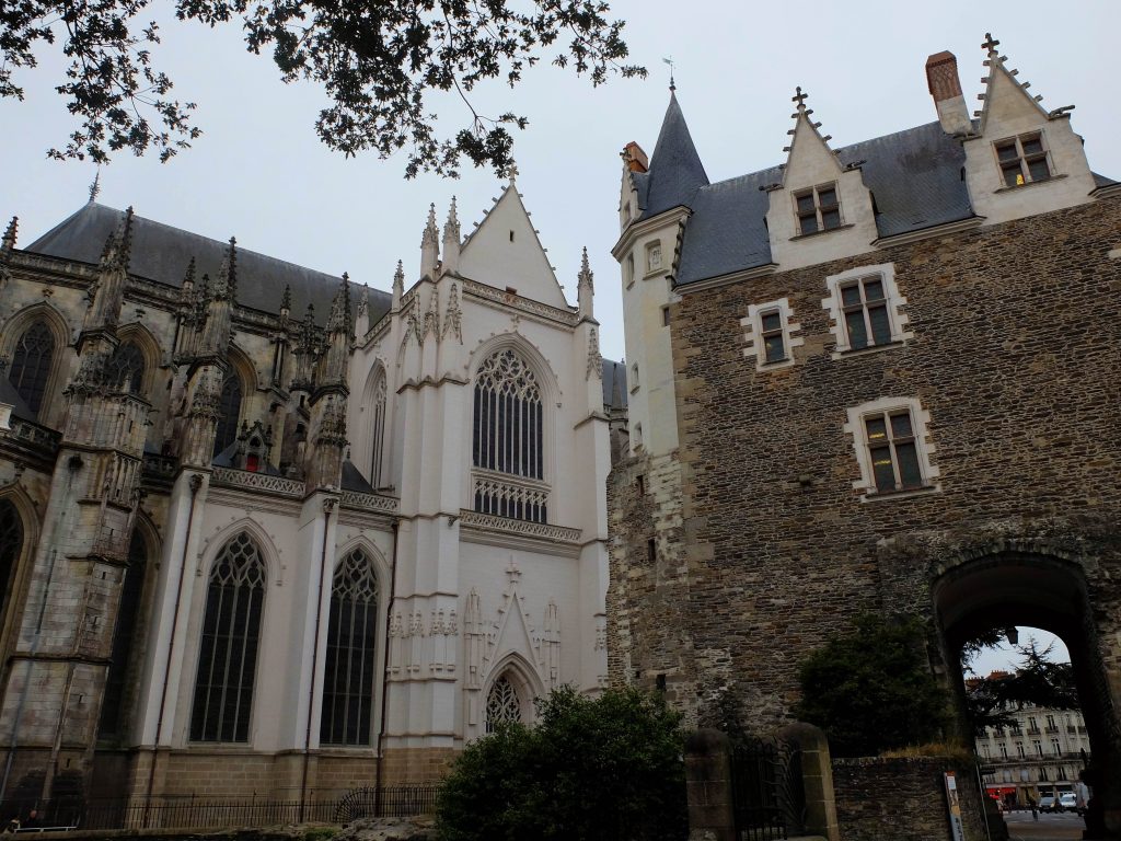 La Cathédrale et la porte de la Ville de Nantes