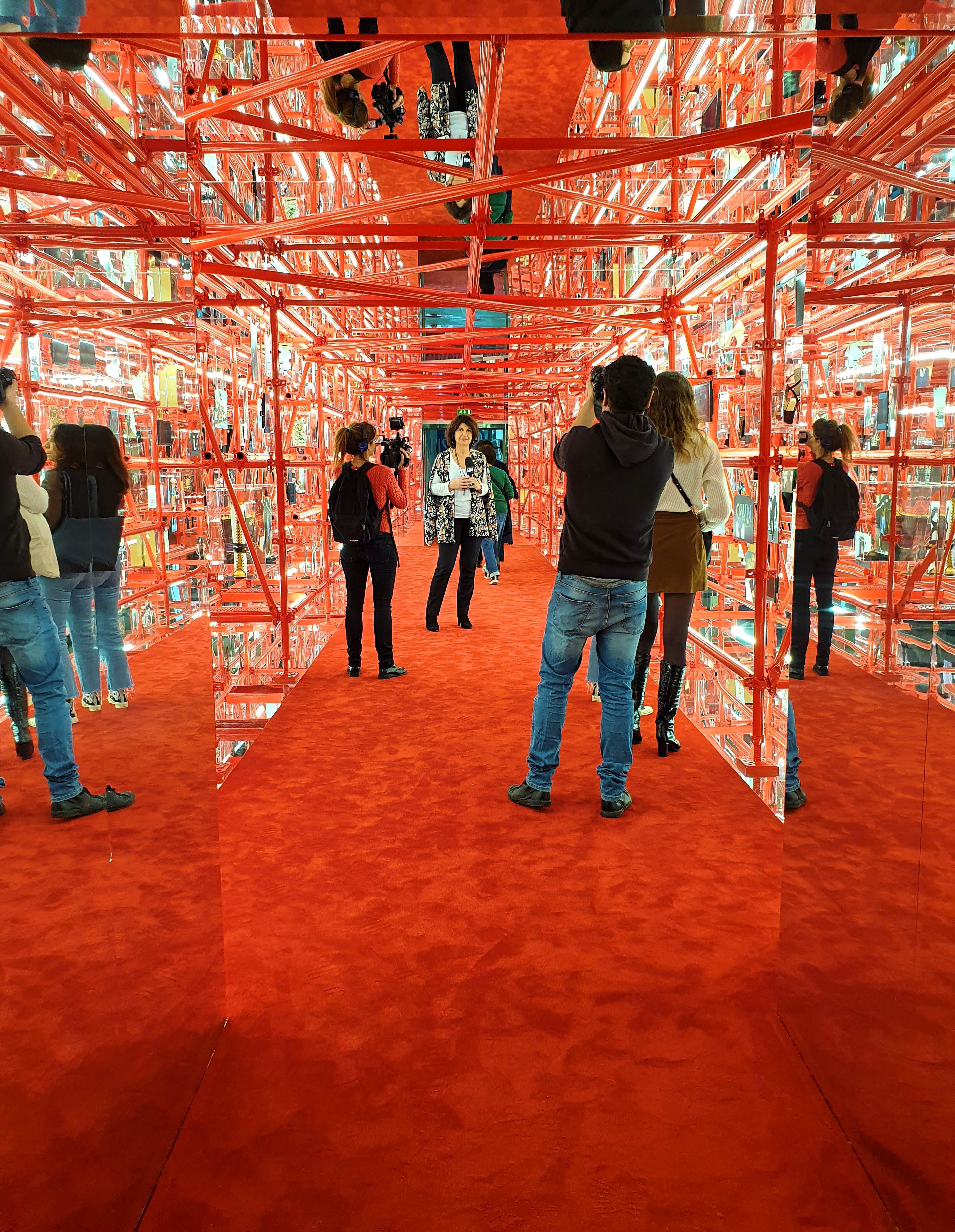 redroom-exposition-louboutin