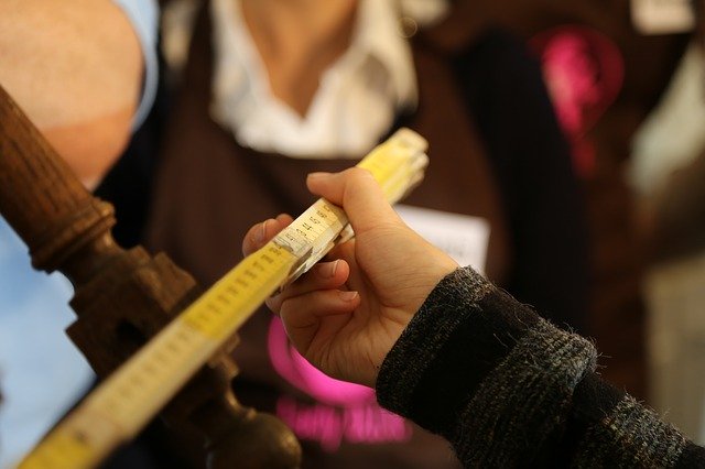 Femme et bricolage